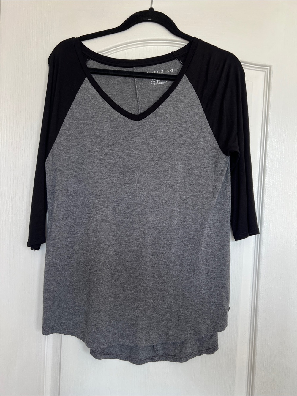 American Eagle Outfitters Gray V-Neck Raglan Long Sleeve Tee with Black Sleeves